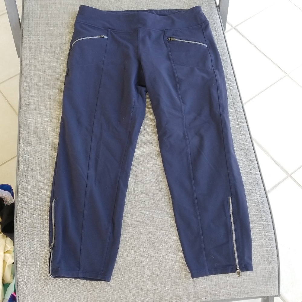 Athleta Navy cropped Capri workout pants